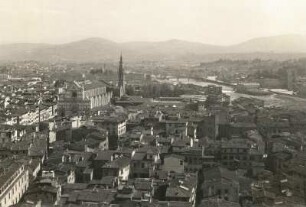 Florenz. Blick über die Stadt flussaufwärts mit Santa Croce