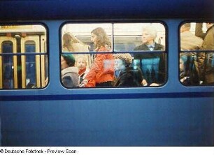 Straßenbahn mit Fahrgästen