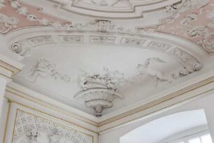 Decke des Marschallzimmers — Die vier Jahreszeiten — Winter: Putti mit Zitronen und Winterfrüchten