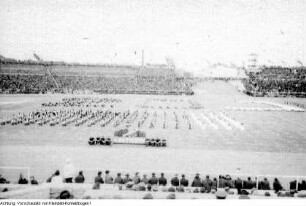 Berlin, Chausseestraße 96, Walter-Ulbricht-Stadion. 1. Deutschlandtreffen der Jugend, Massensportveranstaltung, Pfingsten, 29. Mai 1950