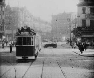 Straßenszene (aus einem Dokumentarfilm)