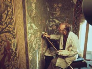 Restaurator bei der Arbeit auf der Wartburg, Eisenach