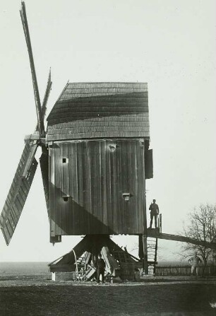 Bockwindmühle. Seitenansicht : Zschölkau bei Delitzsch. Bockwindmühle. Seitenansicht