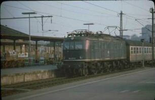 Stuttgart Hbf. Gleis 2 Lok 118 017 Eilzug AA-S Bnb-Wagen
