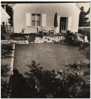 Garten Fröhlich, Kleinmachnow: Pflanzterrassen und Vogeltränke