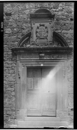 Hardheim Schüttungsbau Zehntscheuer mit Wappen von Conrad Wilhelm von Wertman Bischof von Würzburg, Herzog von Franken Mittleres Portal