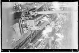 Rundblick vom Kamin Bau Me 202 Dampfkesselhaus, Me 4 Dampfkesselhaus, Me 7, 8 Kompressorenanlage, Me 11 Absorptionsanlage, Me 14 Kontaktofenanlage, Me 30 Betriebswerkstatt, Me 111 Zentralstation für Kohlen- und Koksförderanlage, Me 116 Abort