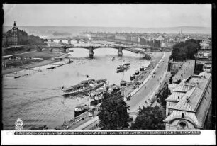 Dresden, Carolabrücke mit Dampferanlegestelle und Brühlscher Terrasse