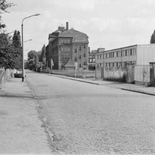 Coswig, Industriestraße : Coswig. Ehemaliges Verwaltungsgebäude Lederwerk Coswig, Industriestraße 25. Straßenansicht