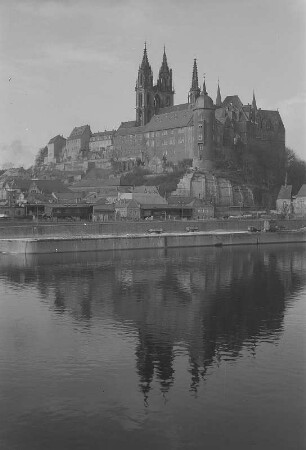 Meißen. Blick über die Elbe zur Albrechtsburg mit Dom