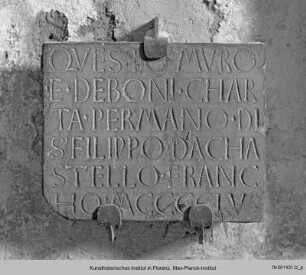 Inschrift bezüglich der Grenze des Grundstücks von Filippo da Castello