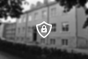 Keila (Estland): Besuch der Barsbütteler Partnerstadt Keila mit Privatinitiative "Hilfe für Keila": Grundschule: davor Grünanlage