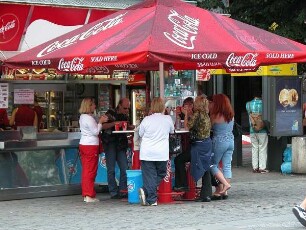 Prag - Imbißstand am Wenzelsplatz : Imbißstand am Wenzelsplatz. Aufgenommen in Prag 2004
