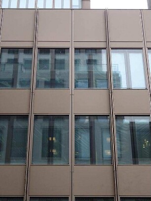 Hochhaus, ehem. Commerzbank-Zentrale; Frankfurt, Neue Mainzer Straße 32, Große Gallusstraße , Große Gallusstraße 17, Neue Mainzer Straße 34, Neue Mainzer Straße 36, Neue Mainzer Straße 38, Große Gallusstraße 17