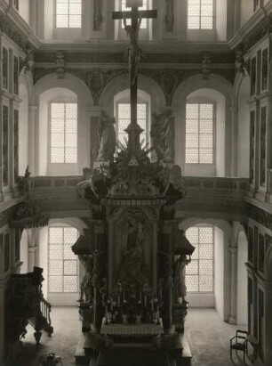 Weißenfels, Zeitzer Straße 4. Schloß Neu-Augustusburg. Schloßkapelle (1663/1682). Altar. Blick von der Empore