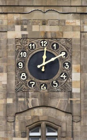 Friedrich-List-Wirtschaftsgymnasium — Uhr