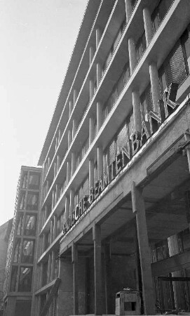 Inbetriebnahme des Neubaus der Badischen Beamtenbank in der Herrenstraße 2 - 10.