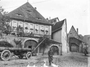 Frickenhausen am Main : Frickenhausen am Main. Wohnhaus (1730), Patrizierplatz 3. Straßenansicht