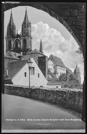 Meißen. Blick durchs äußeren Burgtor n. d. Burgberg