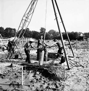 Dietrich Buxtehude-Schule: Grabauer Straße: Baustelle: Brunnenarbeiten