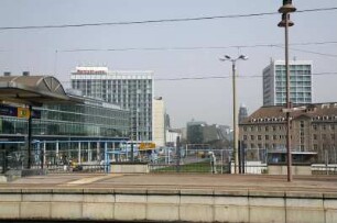 Dresden-Altstadt. St. Petersburger Straße. Blick vom Außenbahnsteig des Hauptbahnhofes nach Nordost