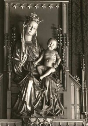 Prag (Praha/Tschechien), Altstädter Ring. Kirche St. Maria vor dem Teyn. Innenaufnahme. Sitzmadonna vom Seitenaltar. A. 15. Jh.