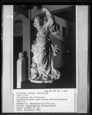 Allegorie des Friedens : Kirchner, Christian. Allegorie des Friedens. Sandstein, weiß gefasst; überlebensgroß. 1721/1722. Radmeritz (Radomierzyce / Polen), Schloss Joachimstein, Treppenhaus. [Bautzen: Ausstellung "Alt-Lausitzer Kunst", Stadtmuseum, 30.5.-4.8.1935]