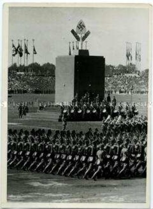 Aufmarsch von Arbeitsmännern beim Reichsparteitag 1937 ?