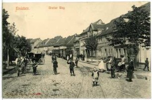 Eisleben. Breiter Weg mit Straßenbahn und Pferdedroschke