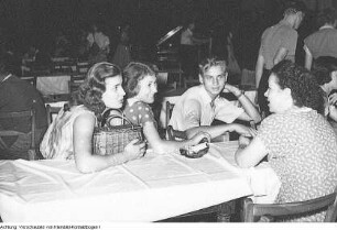 Auftritt eines polnischen Ensembles, Ferienlager der Jungen Pioniere, September 1954