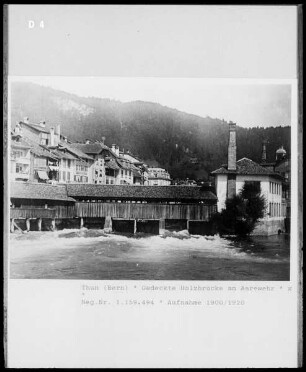 gedeckte Holzbrücke am Aarewehr