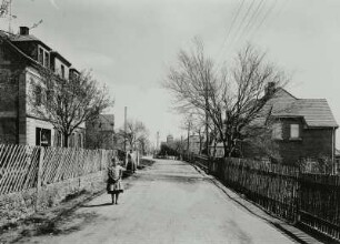 Dölzschen (Dresden-Dölzschen). Pesterwitzer Straße (Wurgwitzer Straße). Blick nach Ostnordost