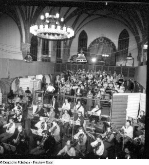 Orchester, Solisten und Chor