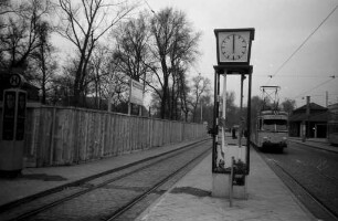 Bau einer Wartehalle der AVG am Karlsruher Albtalbahnhof.