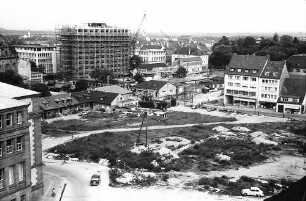 Freiburg: Blick vom Turm der Universität auf den Platz des zukünftigen Kollegiengebäudes