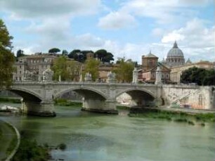 Rom: Stadtansicht mit Ponte Vittorio Emanuele II. / Petersdom