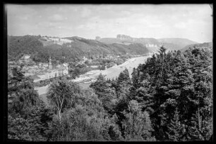 Bad Schandau. Blick über die Elbe zum Ort