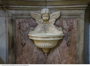 Weihwasserbecken mit Cherub