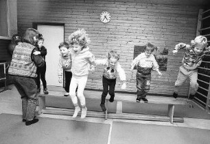 Freiburg im Breisgau: Rhythmus-Therapie in der Kinderklinik des Universitätsklinikums