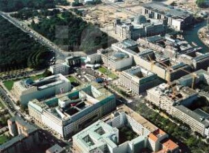 Berlin-Mitte : Unter den Linden mit Brandenburger Tor