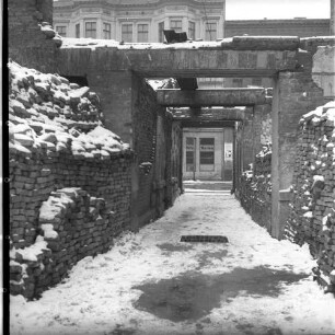 Negativ: Trümmer, Kurfürstenstraße 148, 1952