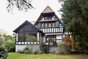 Ehem. Gärtnerhaus der Villa de Neufville; Kronberg, Am Oberberg 7
