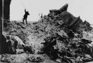 Ruine der Frauenkirche während ihrer archäologischen Enttrümmerung