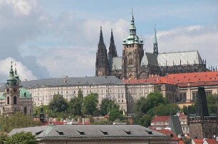 Prag - Hradschin und Veitsdom : Blick auf die Burg Hradschin und auf den Veitsdom. Aufgenommen 2004 in Prag