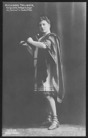 Richard Tauber als Tamino : Richard Tauber als Tamino in der Oper "Die Zauberflöte" von Wolfgang Amadeus Mozart. Königliche Hofoper Dresden, ab 9. September 1913. Fotografie (Weltpostkarte) von Bruno Wiehr. Dresden, wohl 1913