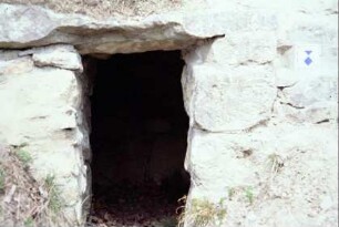 wie voriges Bild: Eingangsbereich des Weinhäuschens oder -kellers