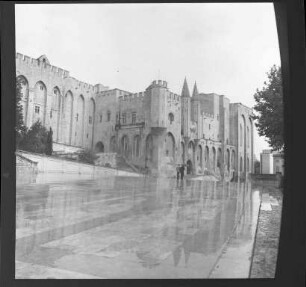 Der Papstpalast in Avignon