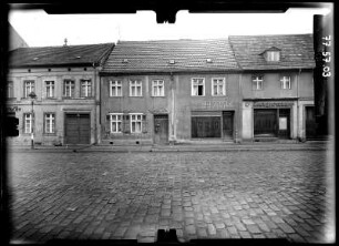 Bernau, Leninstraße (Brauerstraße) 3. Wohnhaus mit Laden. Straßenfront