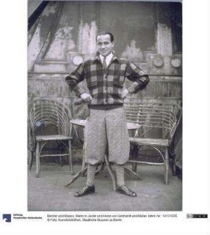 Mann in Jacke und Hose von Gebhardt und Müller