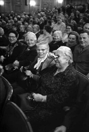 Einladung an ältere Menschen zum Besuch der Operette "Die Dubarry" beim Badischen Staatstheater